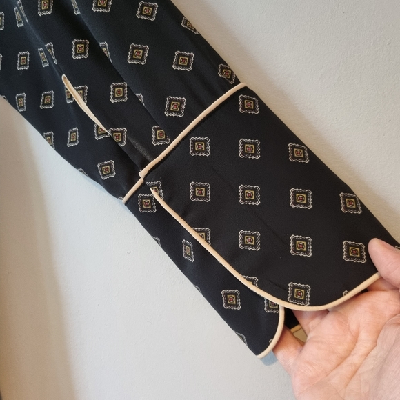 MARKS AND SPENCER COLLECTION Black Patterned Shirt Covered Buttons Wide Cuffs 14 - Picture 13 of 16